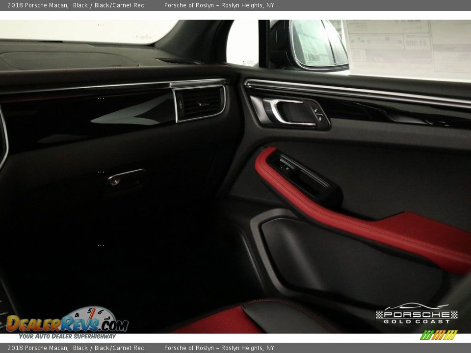 2018 Porsche Macan Black / Black/Garnet Red Photo #17
