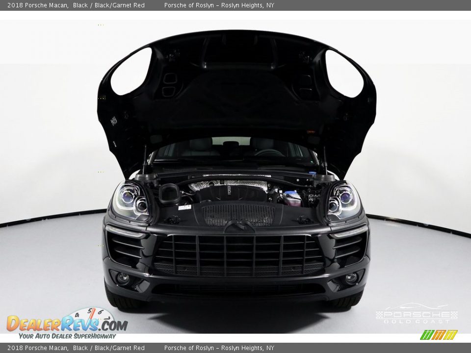 2018 Porsche Macan Black / Black/Garnet Red Photo #27