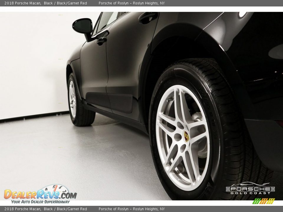2018 Porsche Macan Black / Black/Garnet Red Photo #5