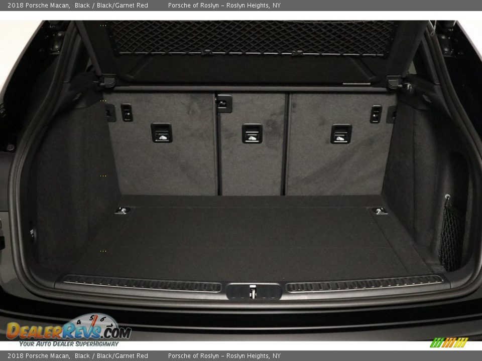 2018 Porsche Macan Black / Black/Garnet Red Photo #8