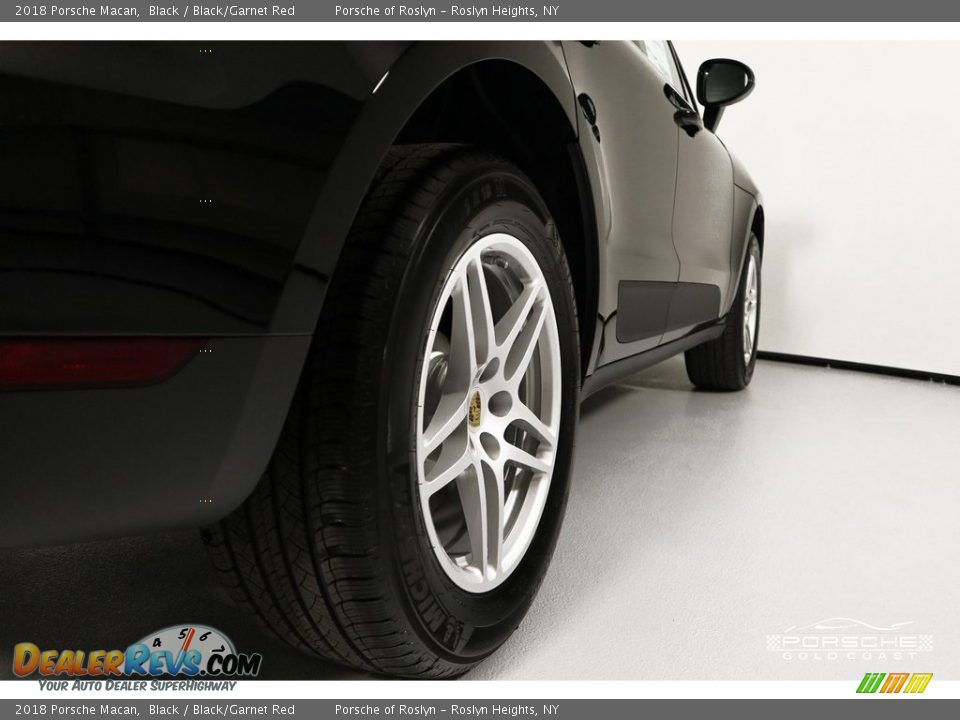 2018 Porsche Macan Black / Black/Garnet Red Photo #10
