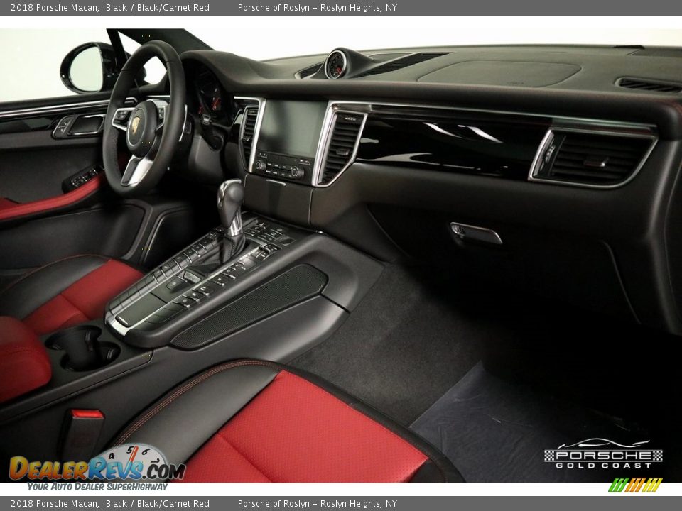 2018 Porsche Macan Black / Black/Garnet Red Photo #24