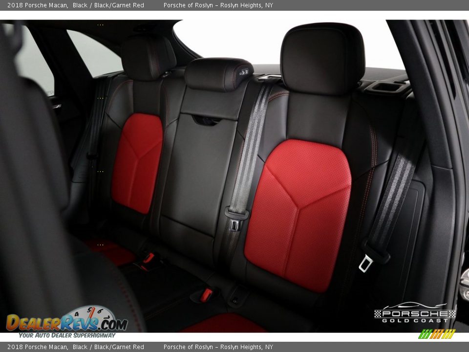 2018 Porsche Macan Black / Black/Garnet Red Photo #26