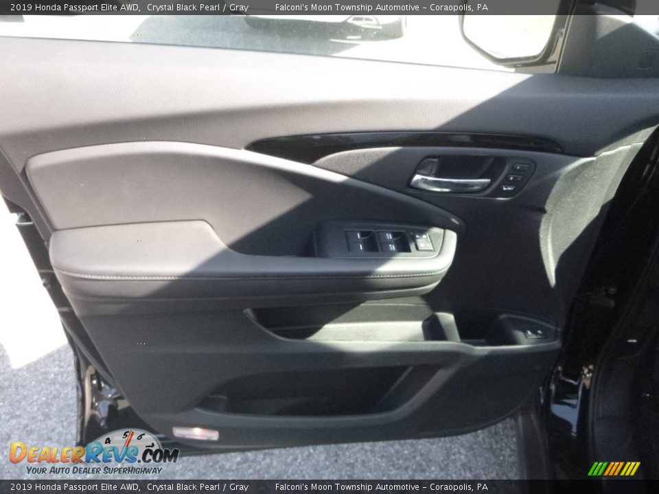 2019 Honda Passport Elite AWD Crystal Black Pearl / Gray Photo #11