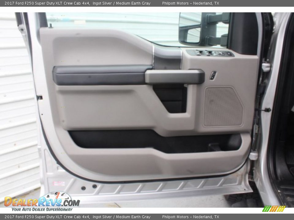2017 Ford F250 Super Duty XLT Crew Cab 4x4 Ingot Silver / Medium Earth Gray Photo #9