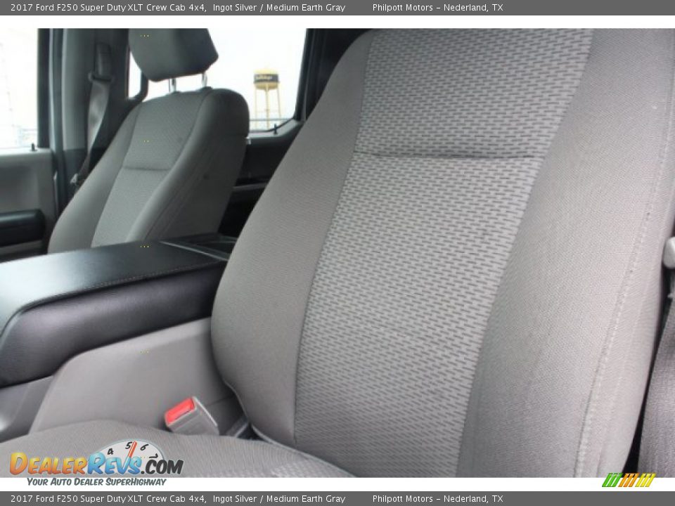 2017 Ford F250 Super Duty XLT Crew Cab 4x4 Ingot Silver / Medium Earth Gray Photo #10