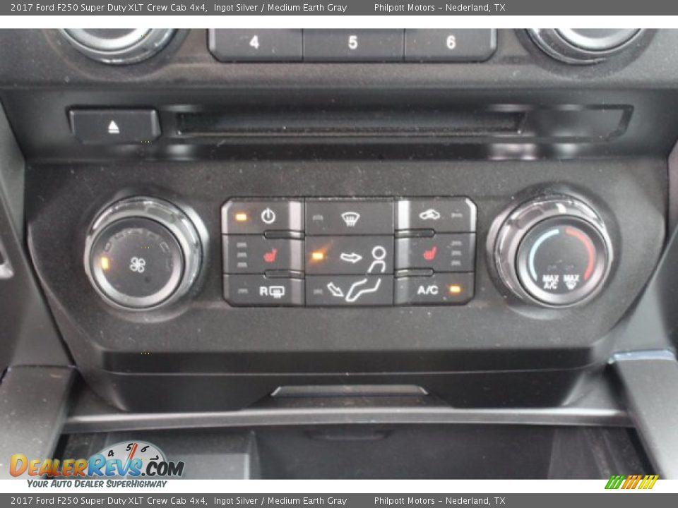 2017 Ford F250 Super Duty XLT Crew Cab 4x4 Ingot Silver / Medium Earth Gray Photo #12