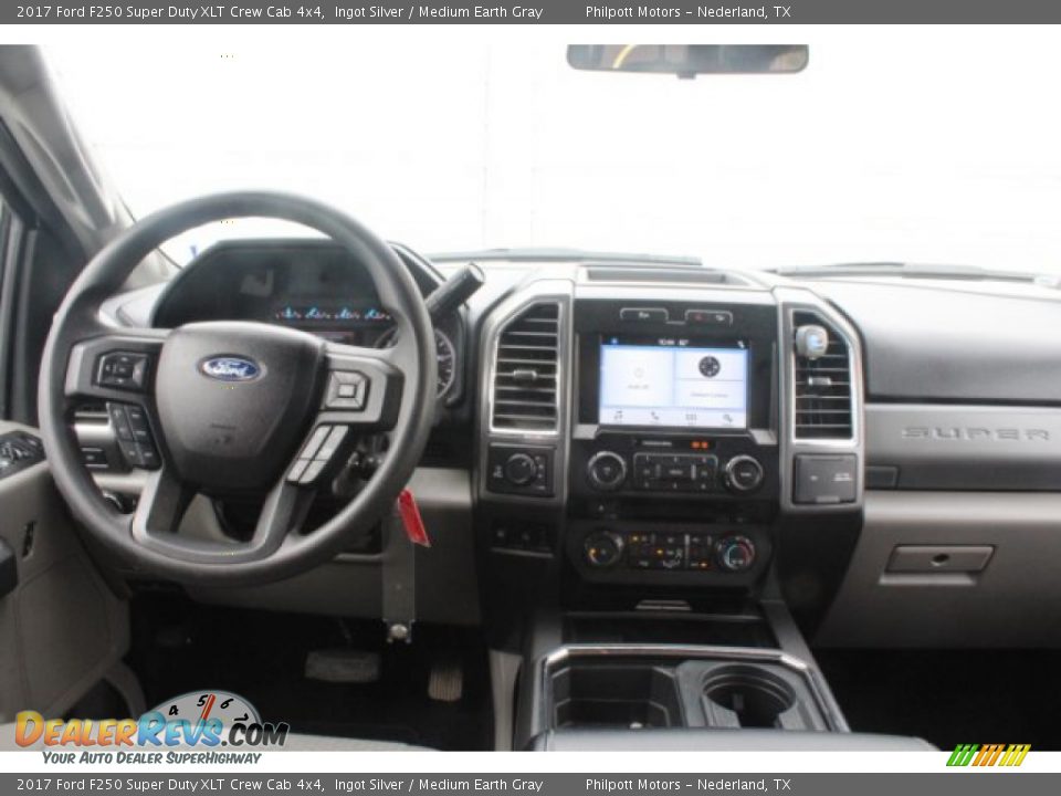 2017 Ford F250 Super Duty XLT Crew Cab 4x4 Ingot Silver / Medium Earth Gray Photo #18