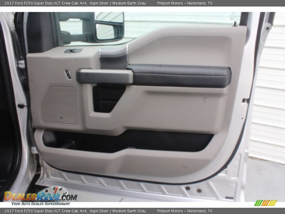 2017 Ford F250 Super Duty XLT Crew Cab 4x4 Ingot Silver / Medium Earth Gray Photo #23