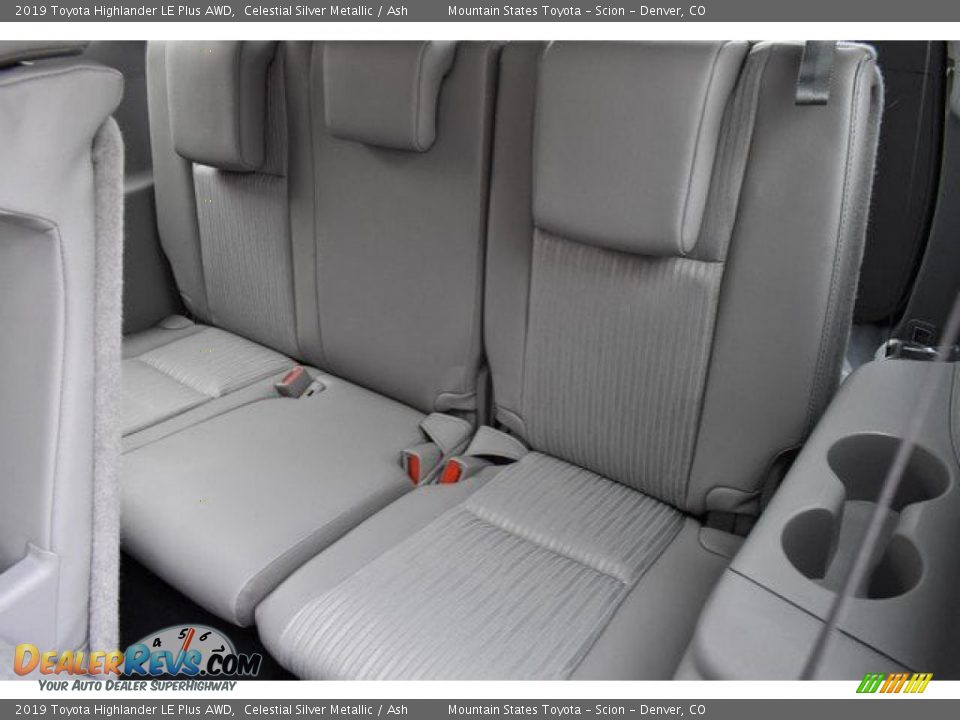 2019 Toyota Highlander LE Plus AWD Celestial Silver Metallic / Ash Photo #10