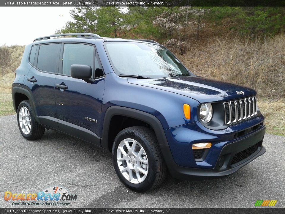 Front 3/4 View of 2019 Jeep Renegade Sport 4x4 Photo #4