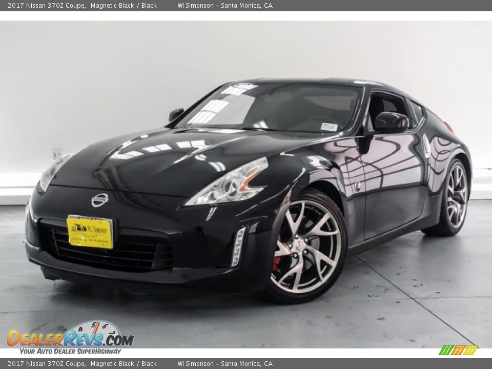 Front 3/4 View of 2017 Nissan 370Z Coupe Photo #12