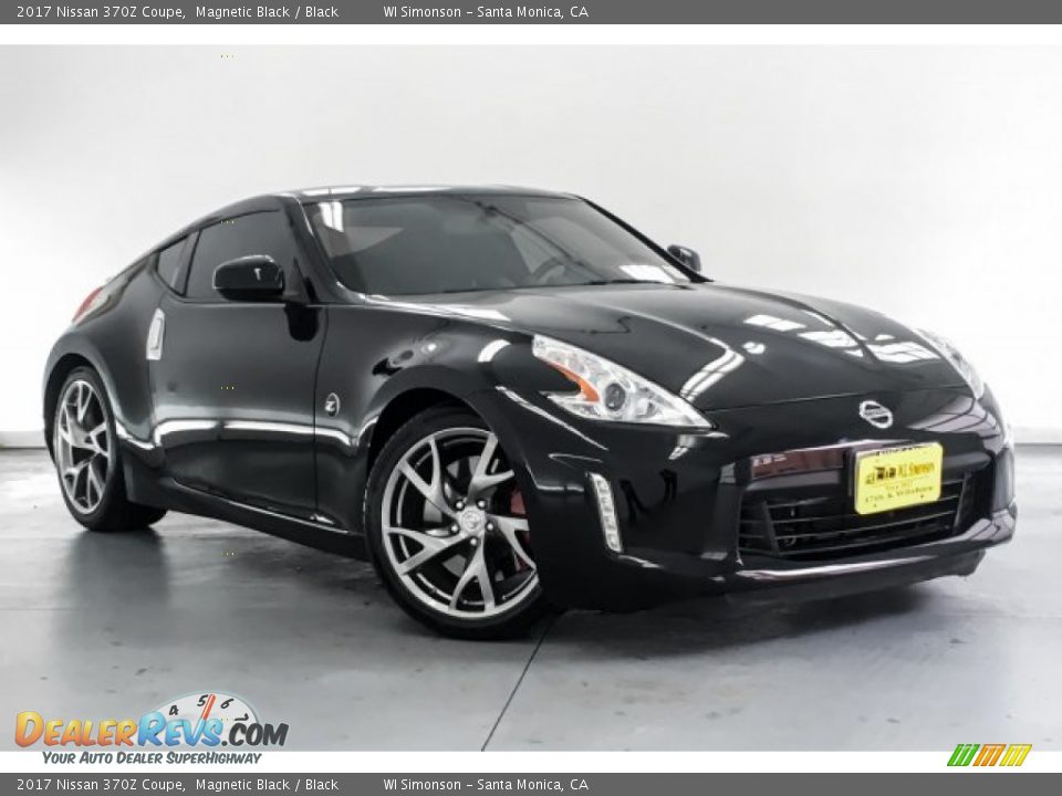 Front 3/4 View of 2017 Nissan 370Z Coupe Photo #14