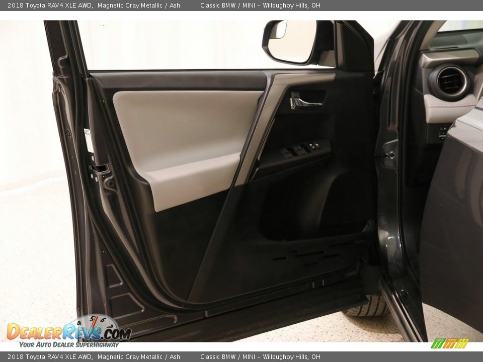 2018 Toyota RAV4 XLE AWD Magnetic Gray Metallic / Ash Photo #4