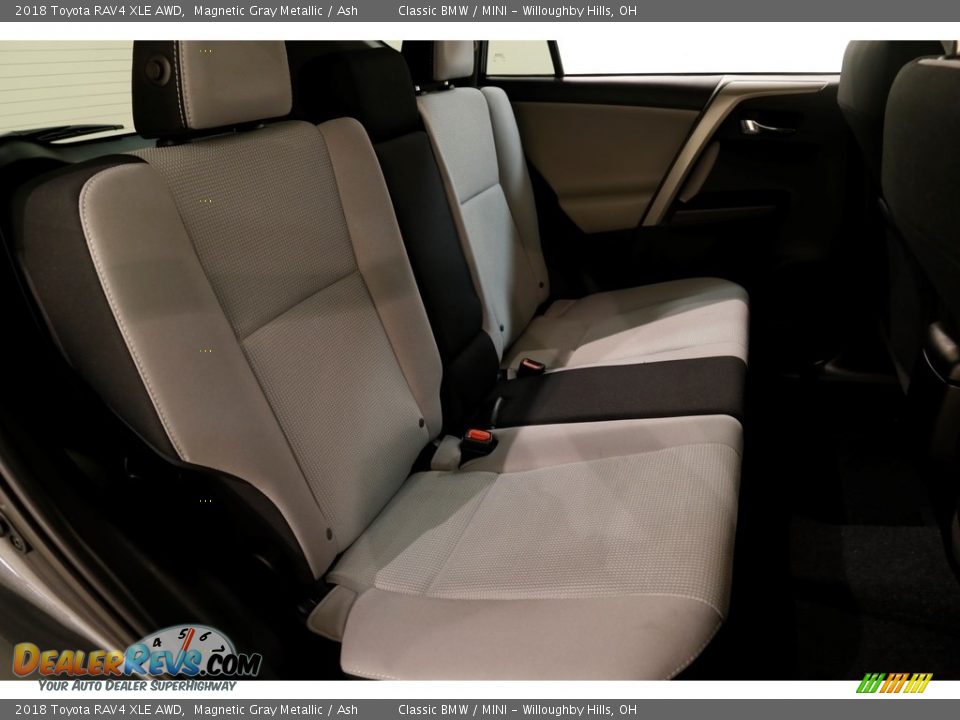 2018 Toyota RAV4 XLE AWD Magnetic Gray Metallic / Ash Photo #16
