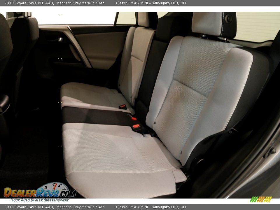 2018 Toyota RAV4 XLE AWD Magnetic Gray Metallic / Ash Photo #17