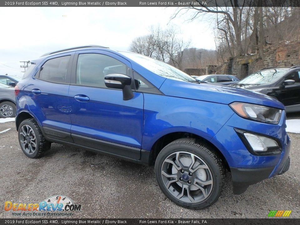 Front 3/4 View of 2019 Ford EcoSport SES 4WD Photo #10