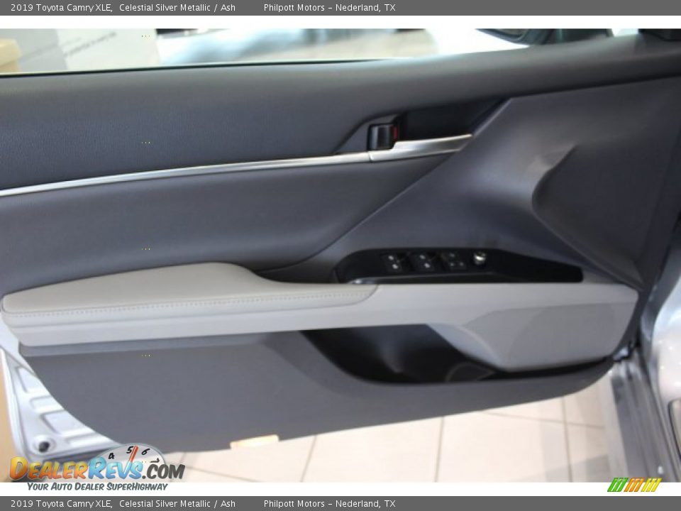 2019 Toyota Camry XLE Celestial Silver Metallic / Ash Photo #8