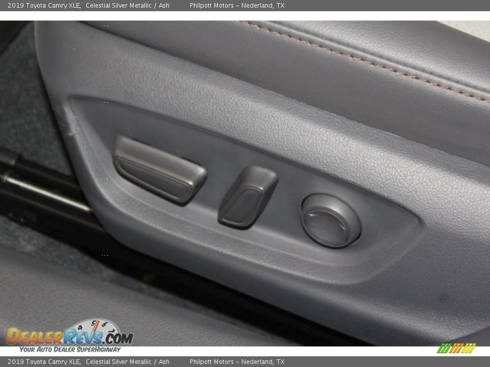 2019 Toyota Camry XLE Celestial Silver Metallic / Ash Photo #9