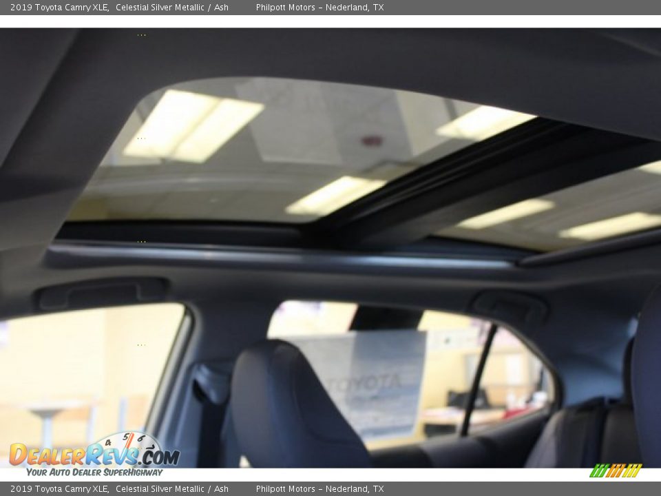 2019 Toyota Camry XLE Celestial Silver Metallic / Ash Photo #24