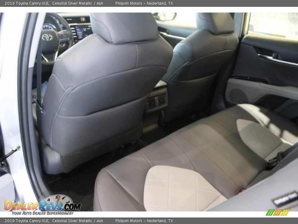 2019 Toyota Camry XLE Celestial Silver Metallic / Ash Photo #26