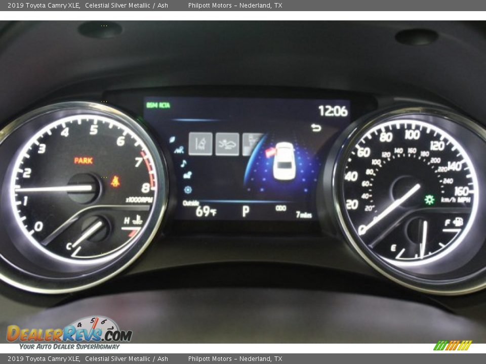 2019 Toyota Camry XLE Celestial Silver Metallic / Ash Photo #32