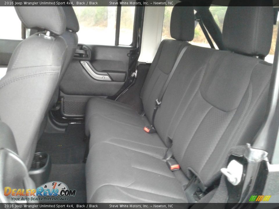 2016 Jeep Wrangler Unlimited Sport 4x4 Black / Black Photo #11