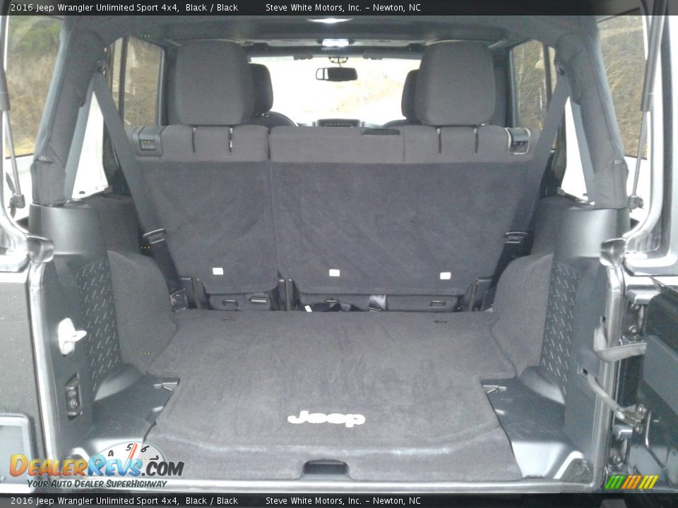 2016 Jeep Wrangler Unlimited Sport 4x4 Black / Black Photo #12