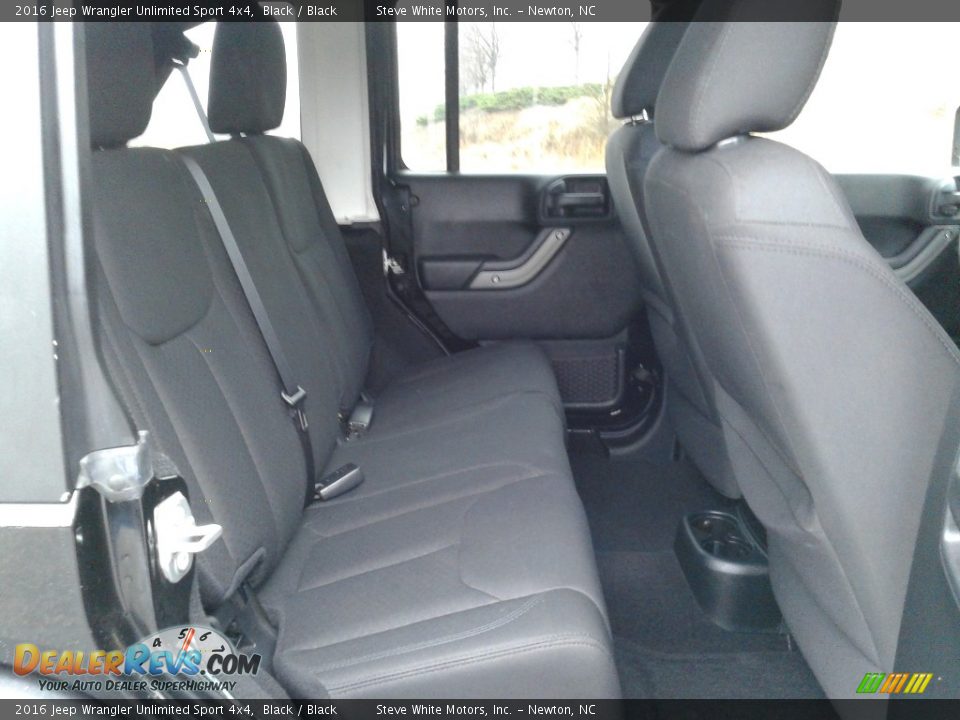 2016 Jeep Wrangler Unlimited Sport 4x4 Black / Black Photo #13