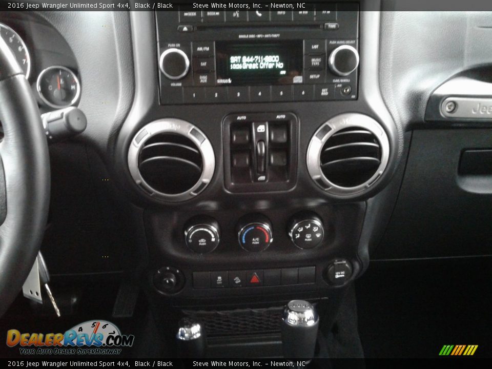 2016 Jeep Wrangler Unlimited Sport 4x4 Black / Black Photo #20