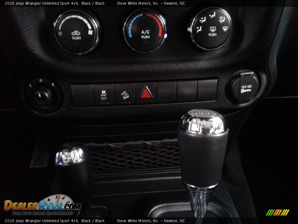 2016 Jeep Wrangler Unlimited Sport 4x4 Black / Black Photo #22