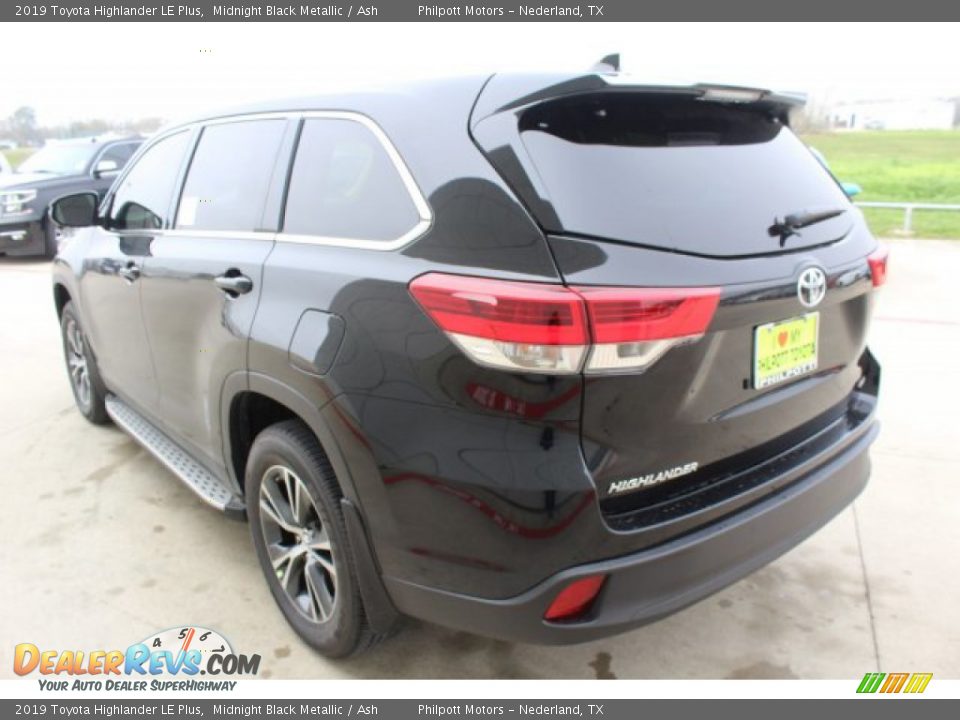 2019 Toyota Highlander LE Plus Midnight Black Metallic / Ash Photo #6