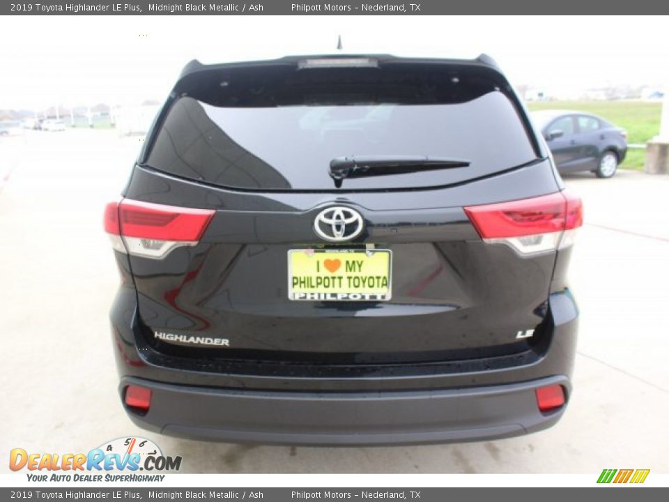 2019 Toyota Highlander LE Plus Midnight Black Metallic / Ash Photo #7