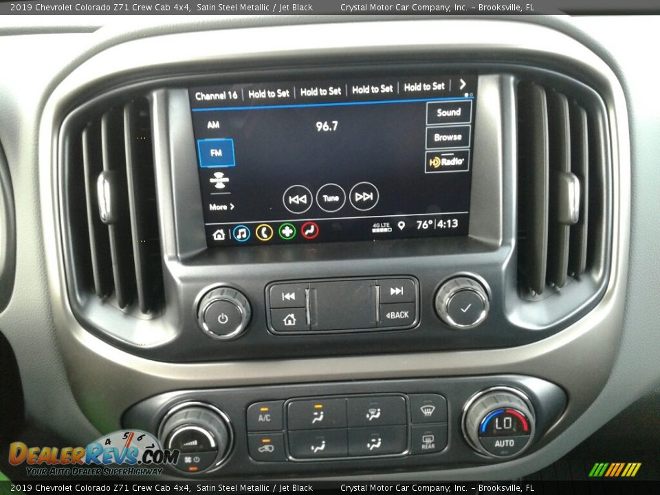 Controls of 2019 Chevrolet Colorado Z71 Crew Cab 4x4 Photo #15