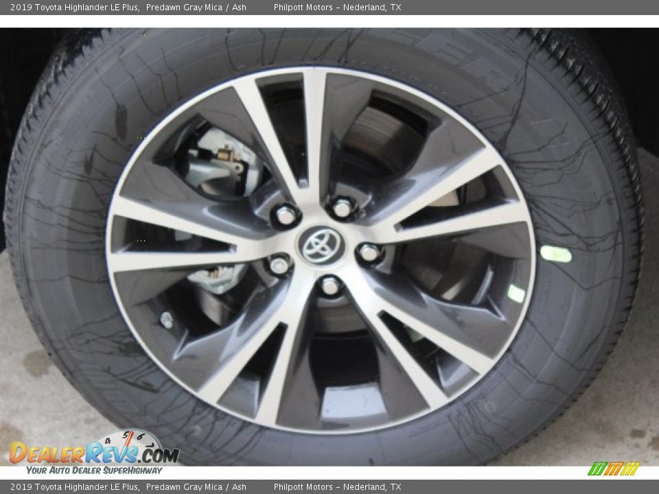 2019 Toyota Highlander LE Plus Predawn Gray Mica / Ash Photo #4