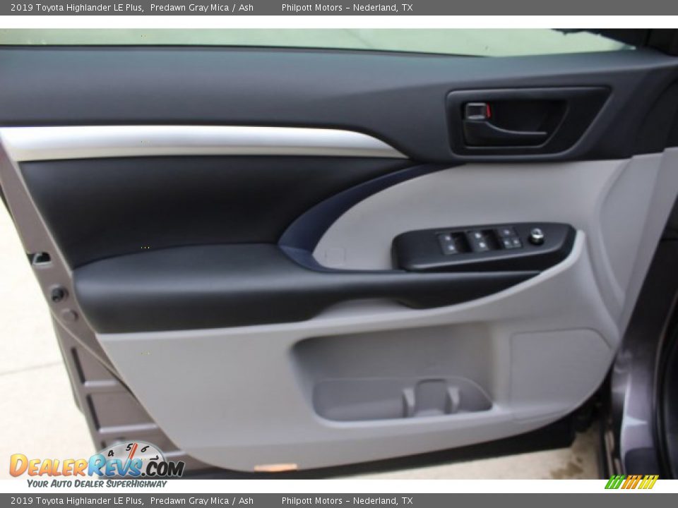 2019 Toyota Highlander LE Plus Predawn Gray Mica / Ash Photo #9