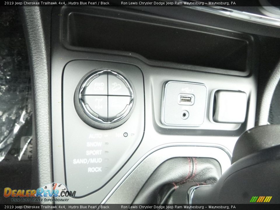 2019 Jeep Cherokee Trailhawk 4x4 Hydro Blue Pearl / Black Photo #19
