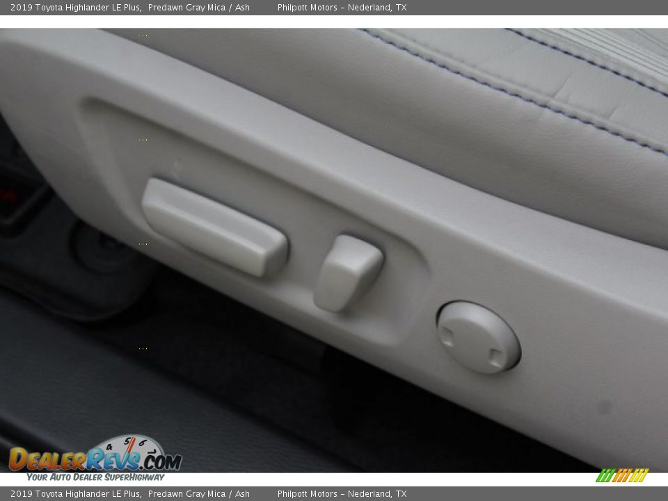 2019 Toyota Highlander LE Plus Predawn Gray Mica / Ash Photo #10