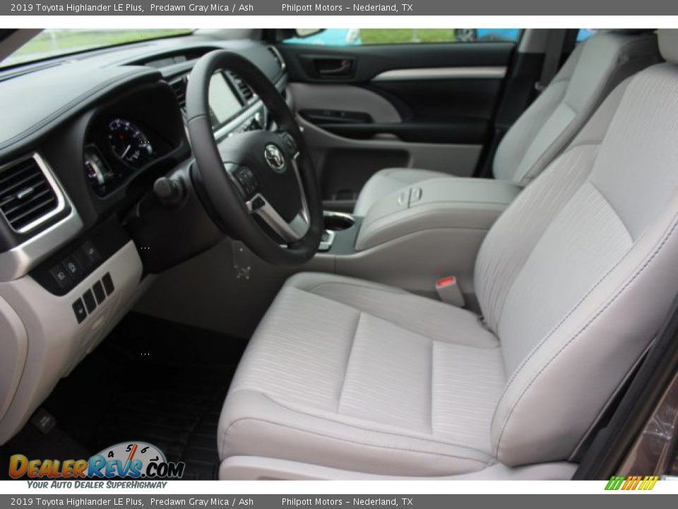 2019 Toyota Highlander LE Plus Predawn Gray Mica / Ash Photo #12