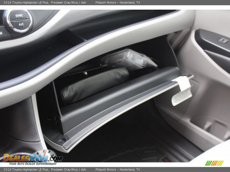 2019 Toyota Highlander LE Plus Predawn Gray Mica / Ash Photo #18