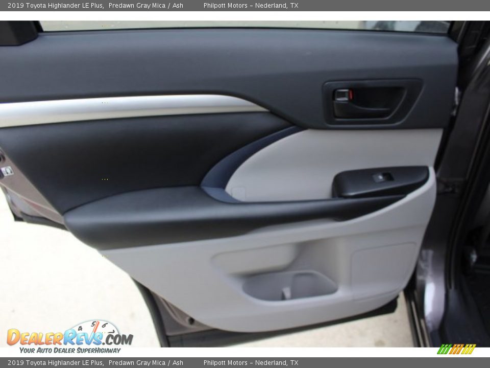2019 Toyota Highlander LE Plus Predawn Gray Mica / Ash Photo #22