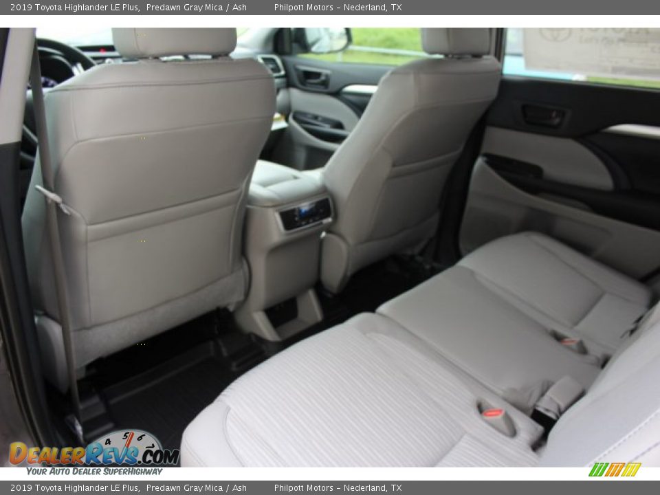 2019 Toyota Highlander LE Plus Predawn Gray Mica / Ash Photo #23