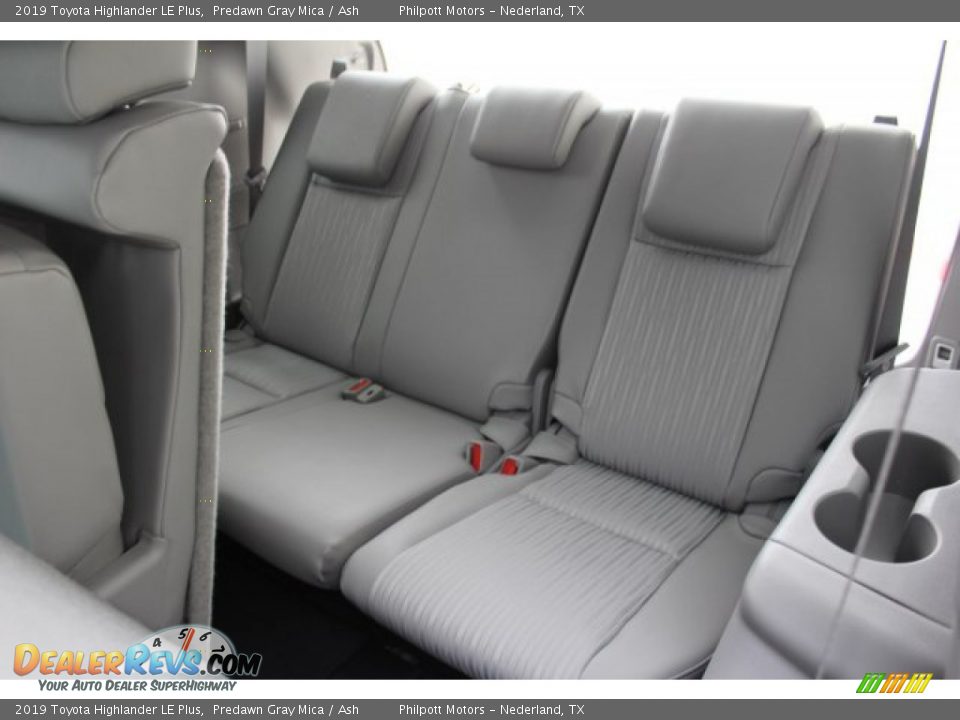 2019 Toyota Highlander LE Plus Predawn Gray Mica / Ash Photo #28