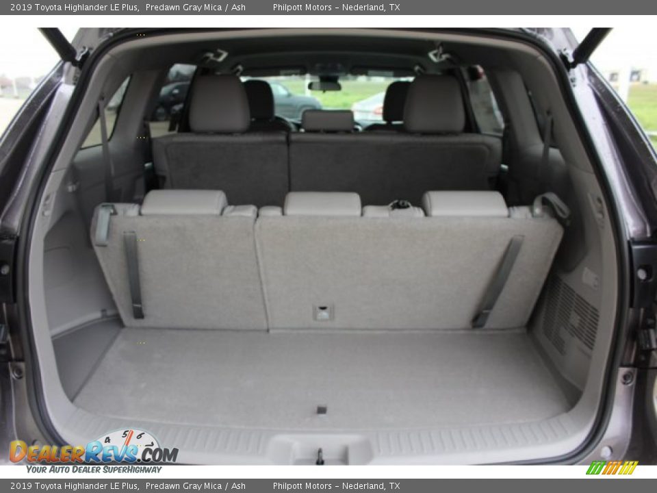 2019 Toyota Highlander LE Plus Predawn Gray Mica / Ash Photo #29