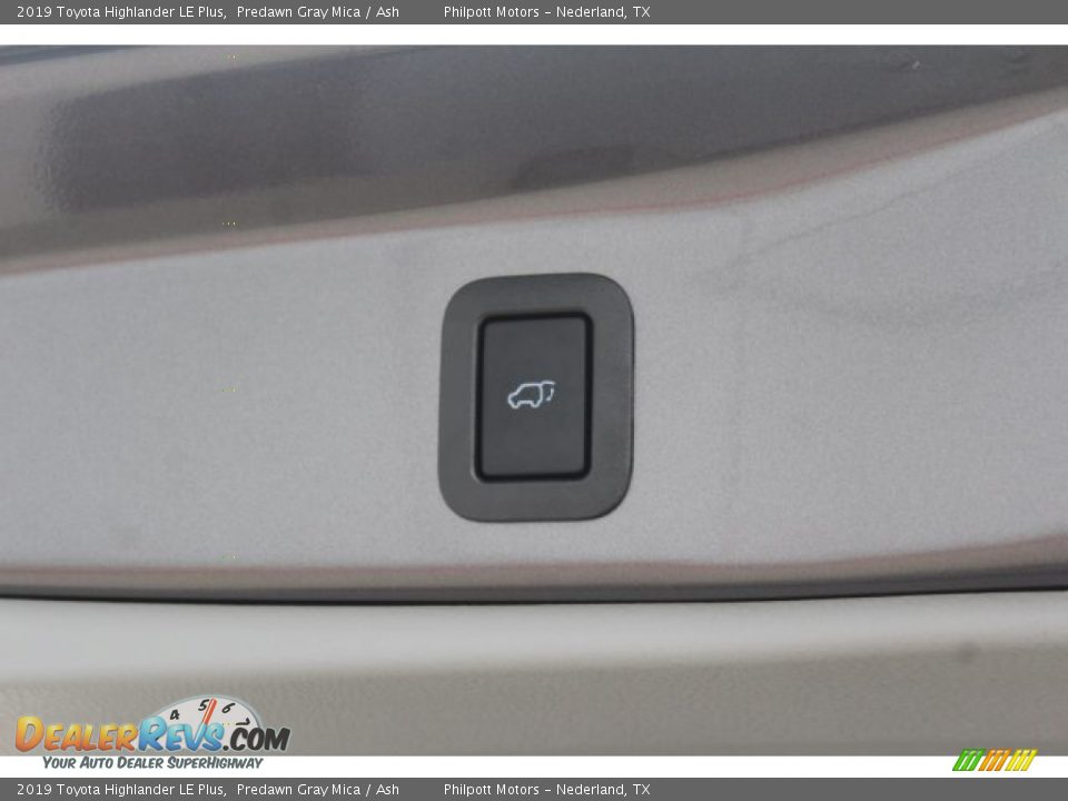 2019 Toyota Highlander LE Plus Predawn Gray Mica / Ash Photo #30