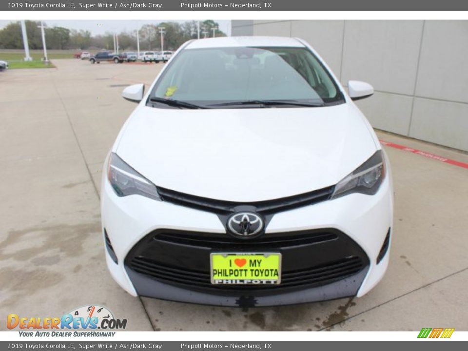 2019 Toyota Corolla LE Super White / Ash/Dark Gray Photo #2