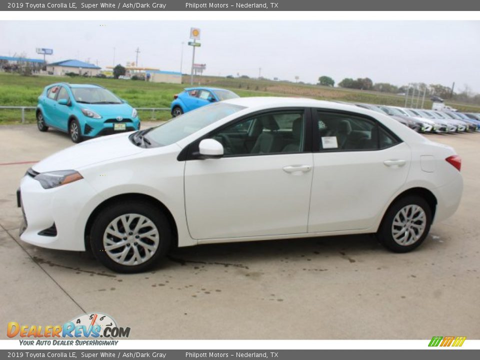 2019 Toyota Corolla LE Super White / Ash/Dark Gray Photo #5