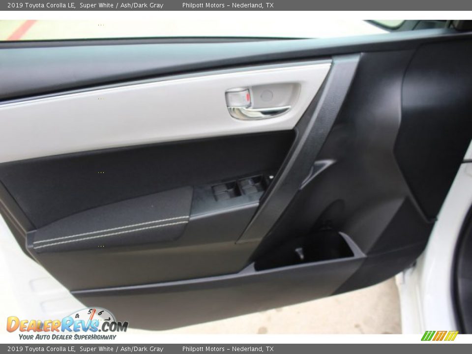 2019 Toyota Corolla LE Super White / Ash/Dark Gray Photo #9