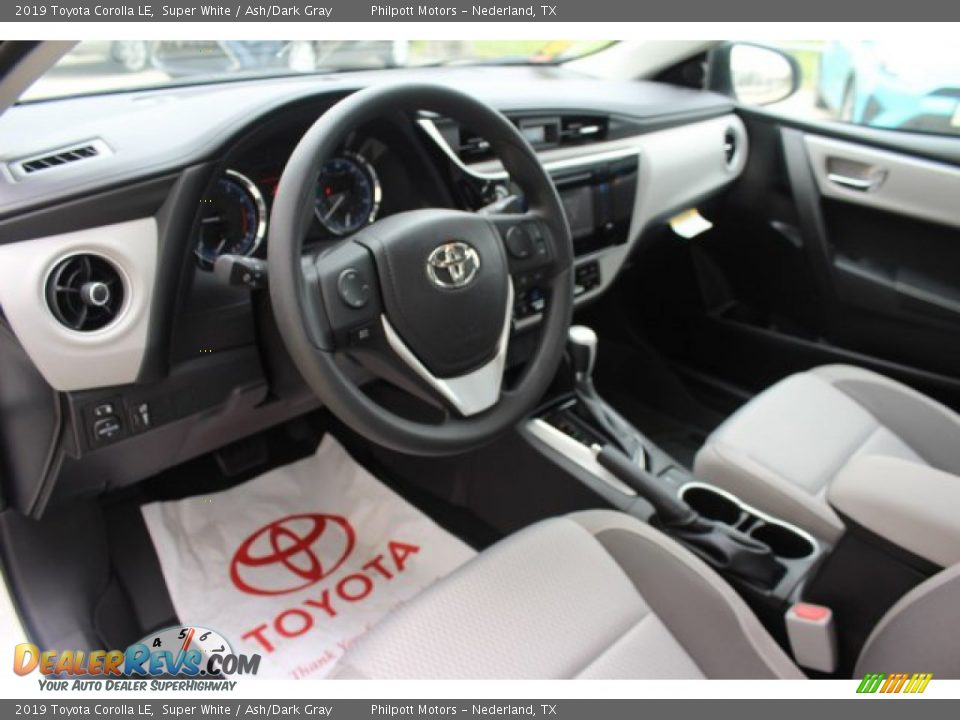 2019 Toyota Corolla LE Super White / Ash/Dark Gray Photo #10