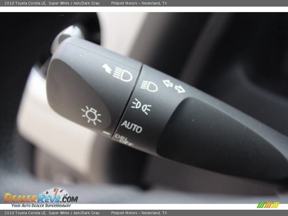 2019 Toyota Corolla LE Super White / Ash/Dark Gray Photo #20
